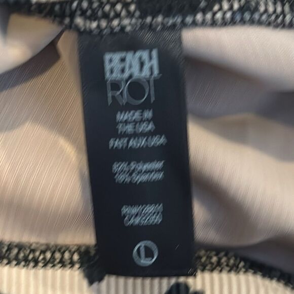 Beach Riot Sport High Waisted Leggings in Tan with Black Animal Spots, Size L - Picture 7 of 7